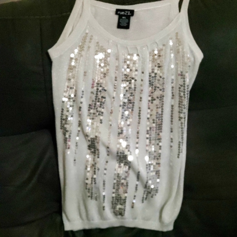 RUE 21 KNIT TOP
